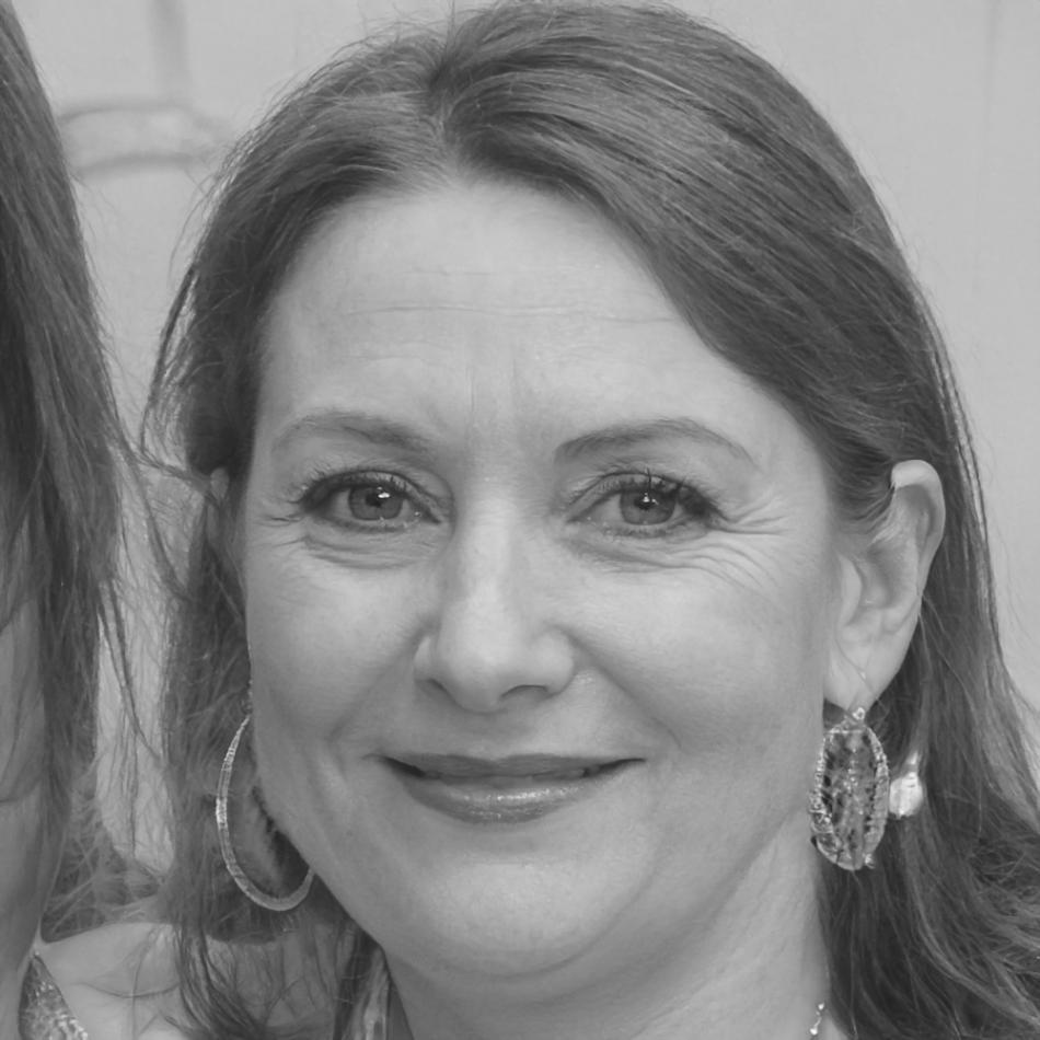 Portrait de Camille Moreau, conseillère en gestion financière pour étudiants