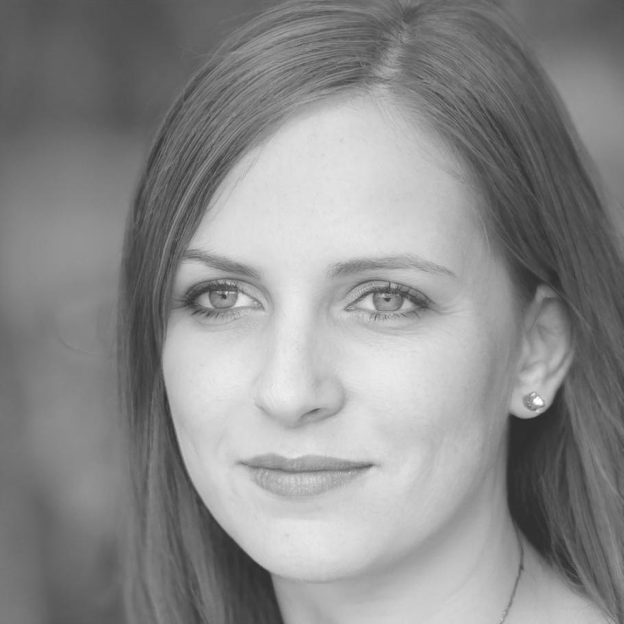 Portrait de témoignage d'étudiante satisfaite des services